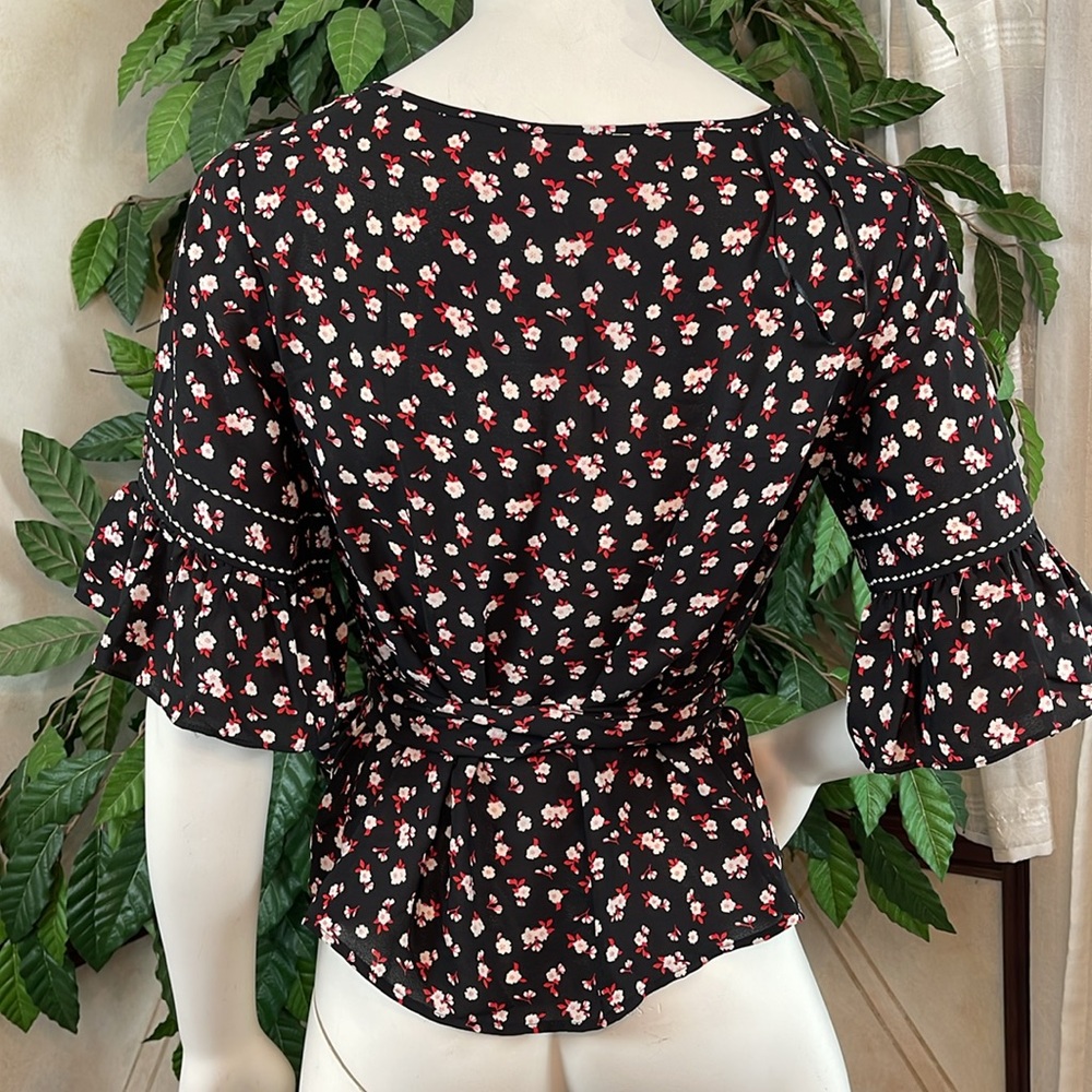 MAX STUDIO FLORAL RUFFLE SLEEVE WRAP TOP - Picture 6 of 10